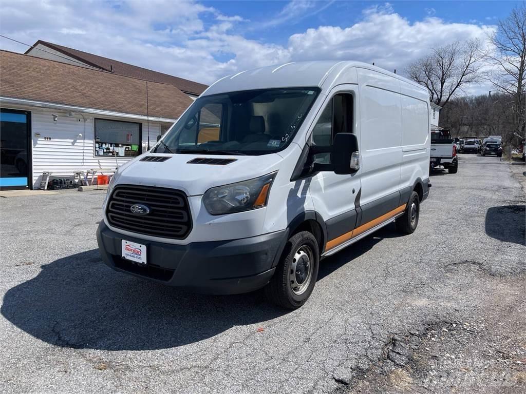 Ford Transit 大型面包车