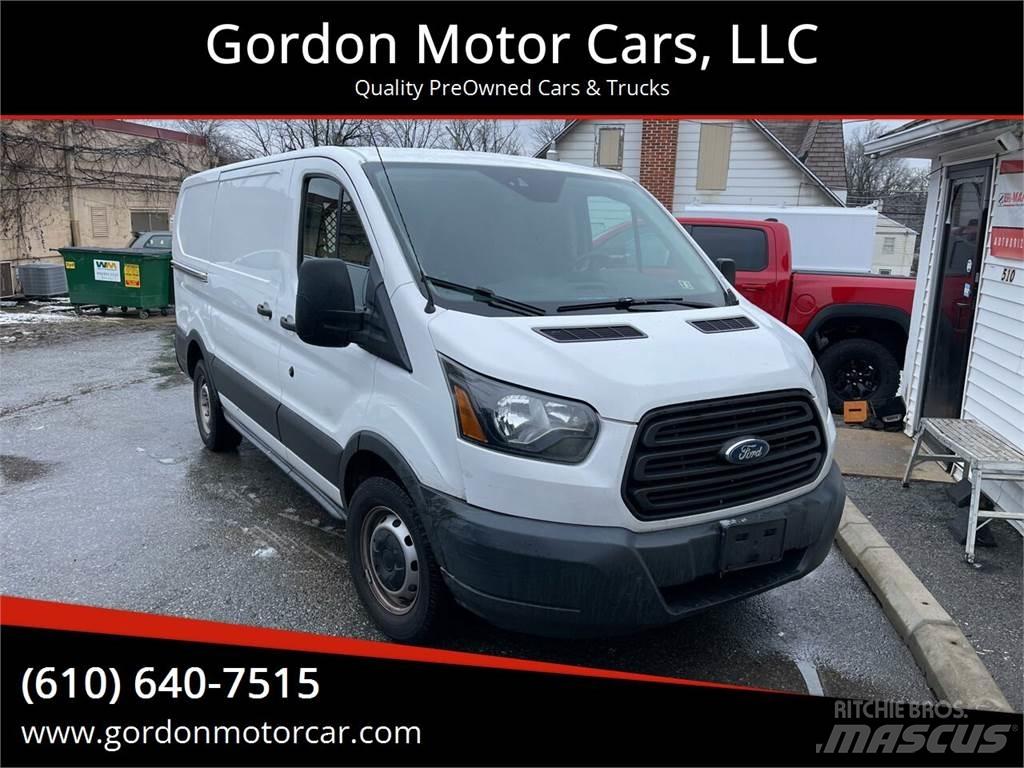 Ford Transit 商务面包车