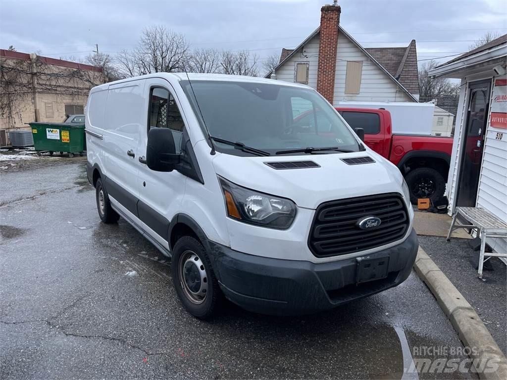 Ford Transit 商务面包车