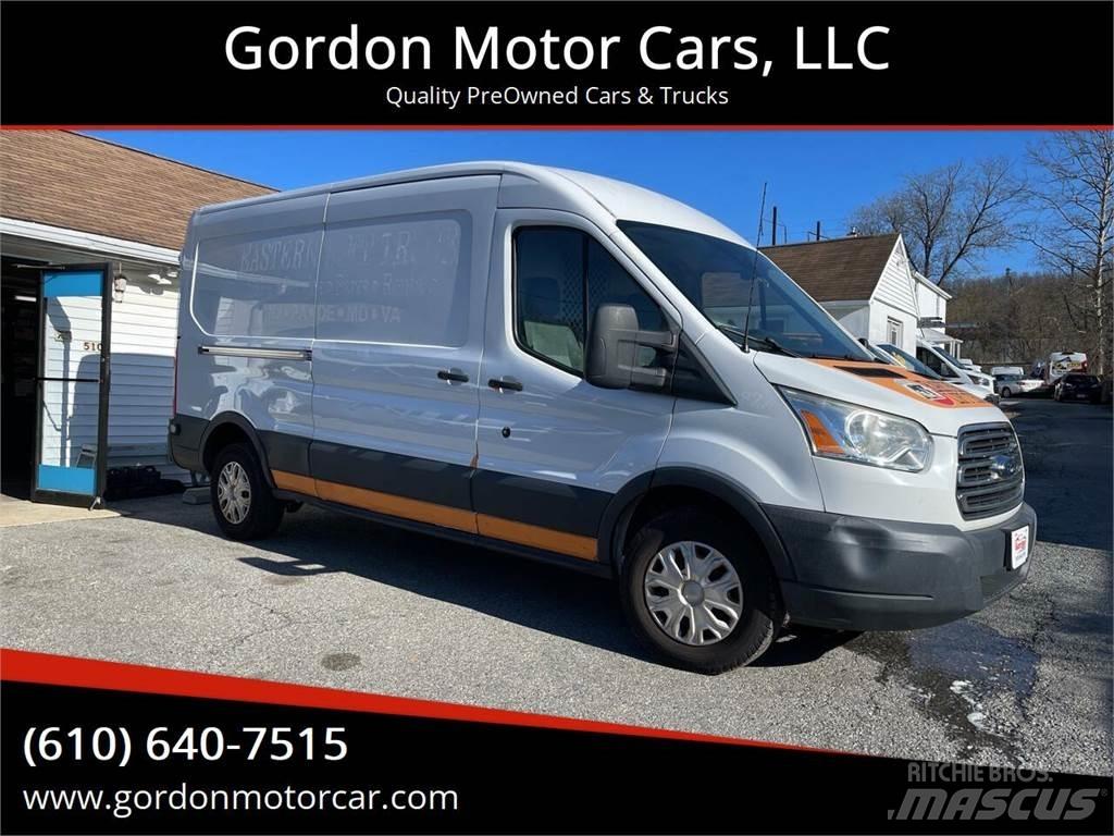 Ford Transit 大型面包车