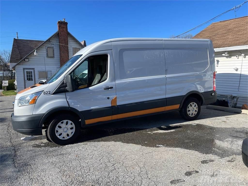 Ford Transit 大型面包车
