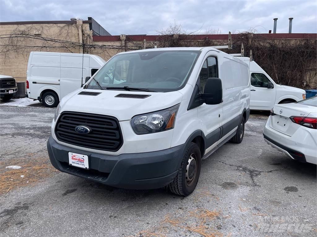 Ford Transit 大型面包车