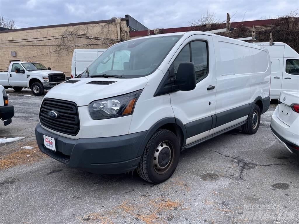 Ford Transit 大型面包车