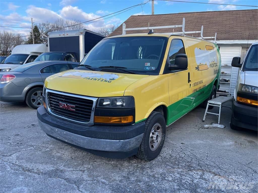 GMC Savana 大型面包车
