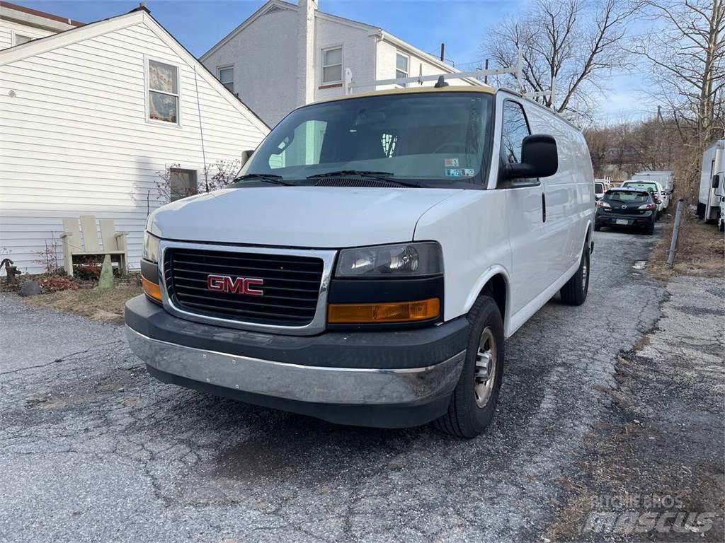 GMC Savana 大型面包车
