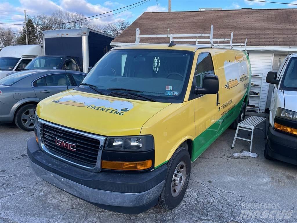 GMC Savana 大型面包车