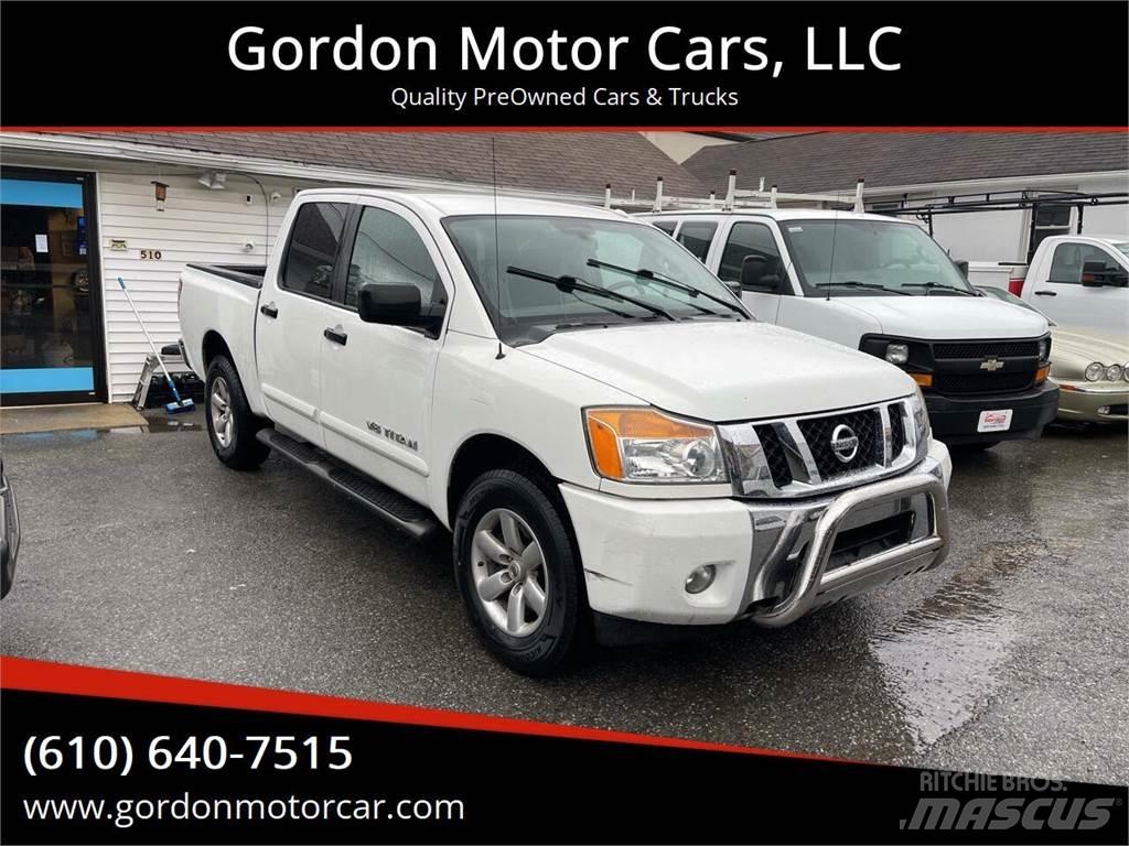Nissan Titan 皮卡车