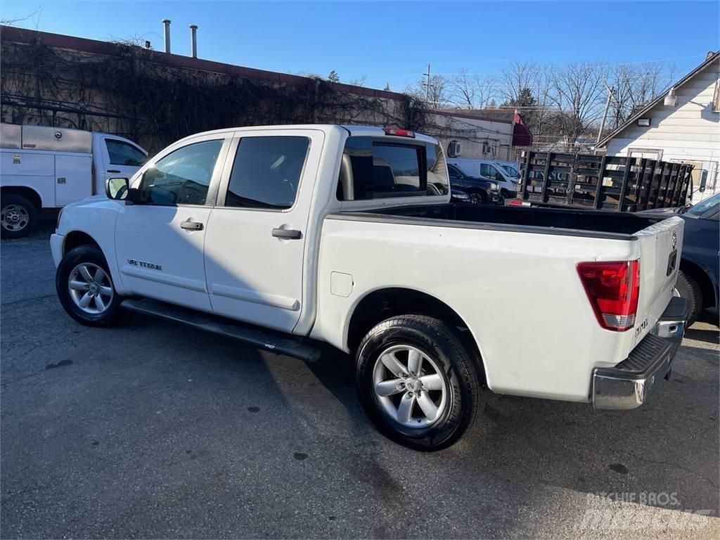Nissan Titan 皮卡车