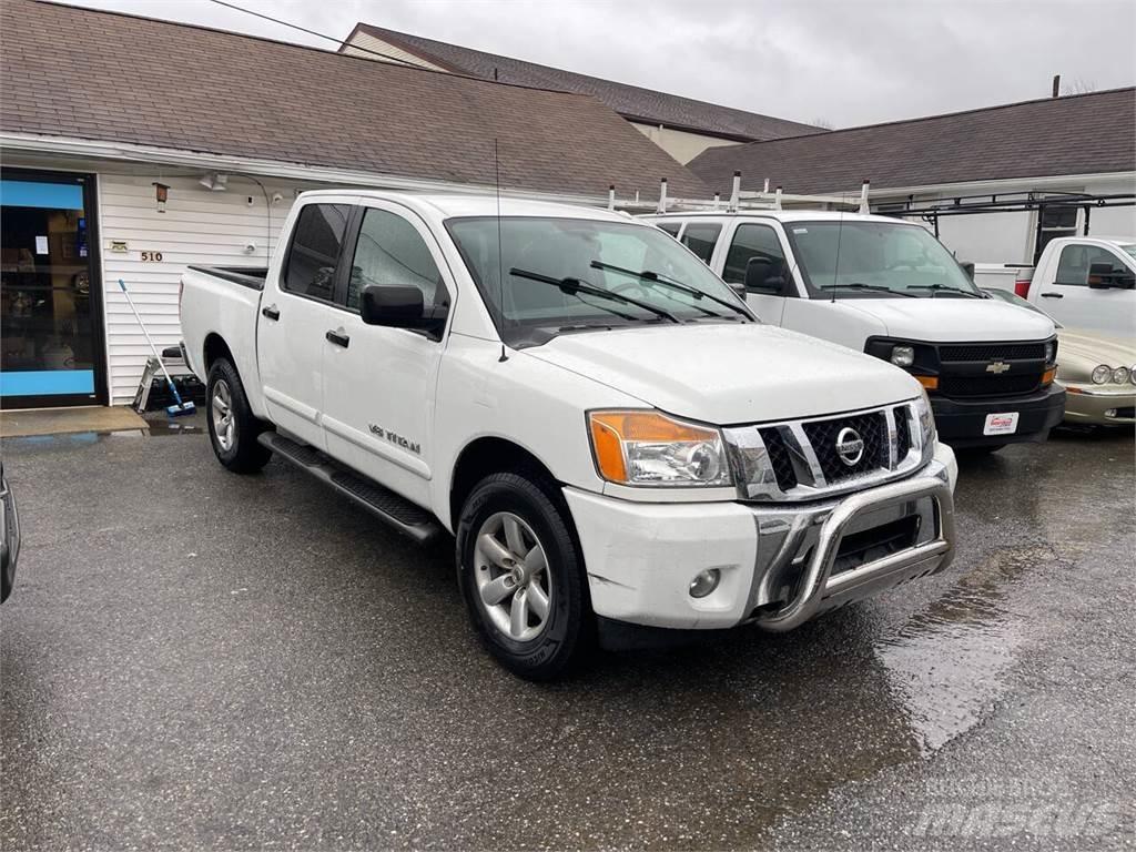 Nissan Titan 皮卡车