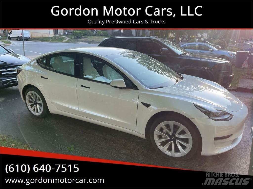 Tesla Model 3 汽车