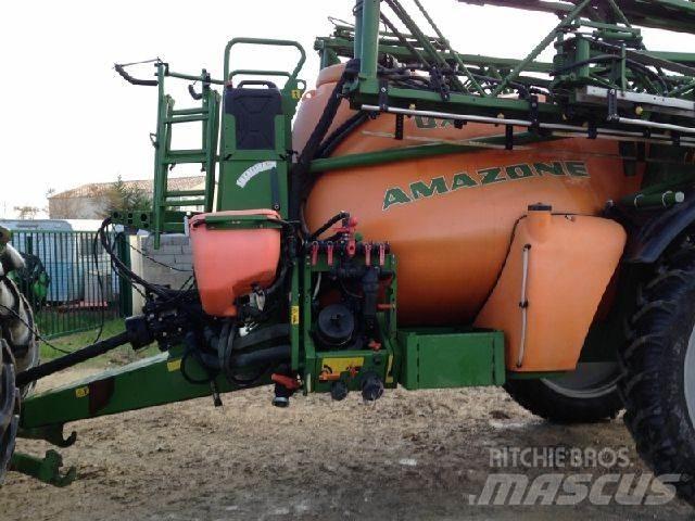 Amazone UX 4200 牵引式喷雾机