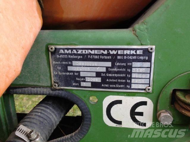 Amazone UX 4200 牵引式喷雾机