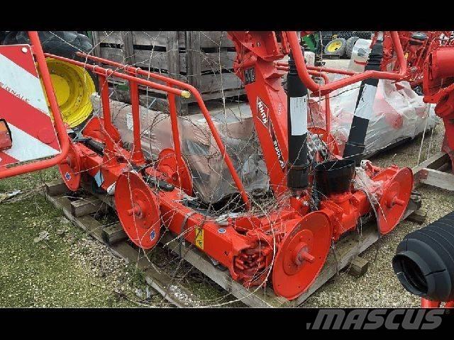 Kuhn 10812 犁耙和摊草机