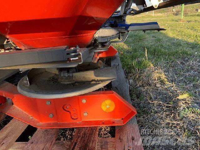 Kuhn AXIS 20.1W 矿物肥料撒播机