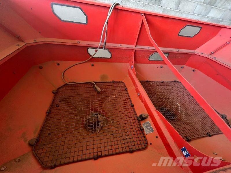 Kuhn AXIS 40.2 矿物肥料撒播机