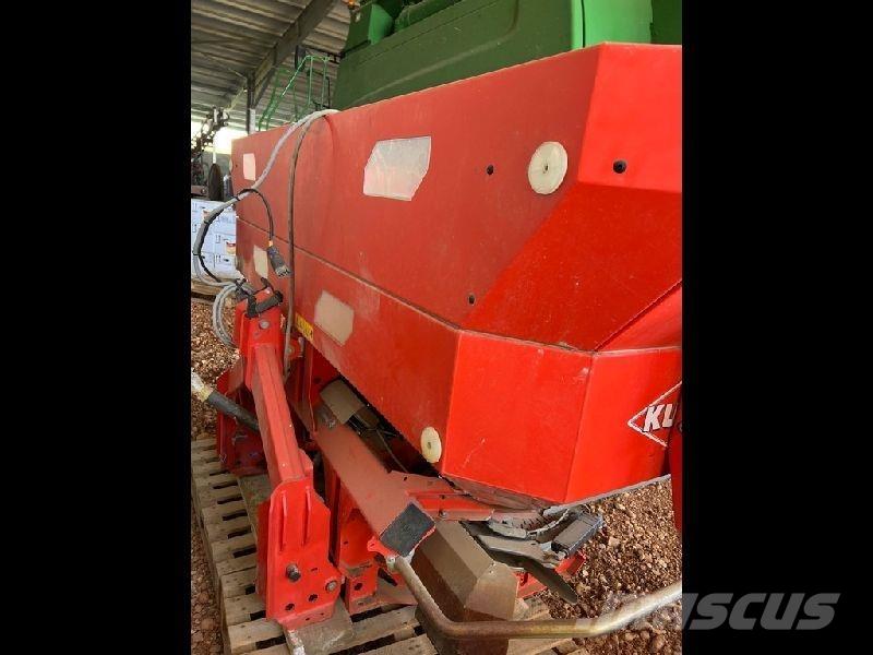 Kuhn AXIS 40.2 矿物肥料撒播机