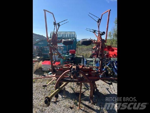 Kuhn GF5001MH 犁耙和摊草机