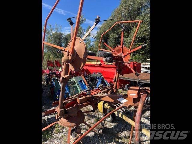 Kuhn GF5001MH 犁耙和摊草机