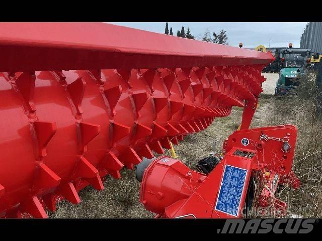 Kuhn HR 3004 钉齿耙