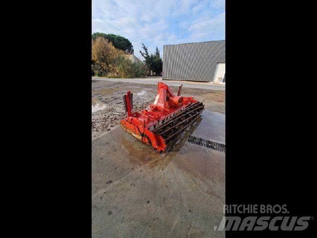 Kuhn HR3004 钉齿耙