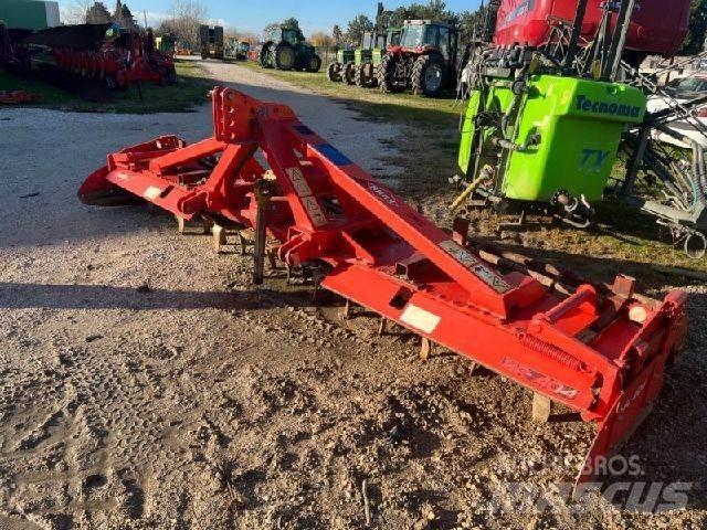 Kuhn HR404 钉齿耙