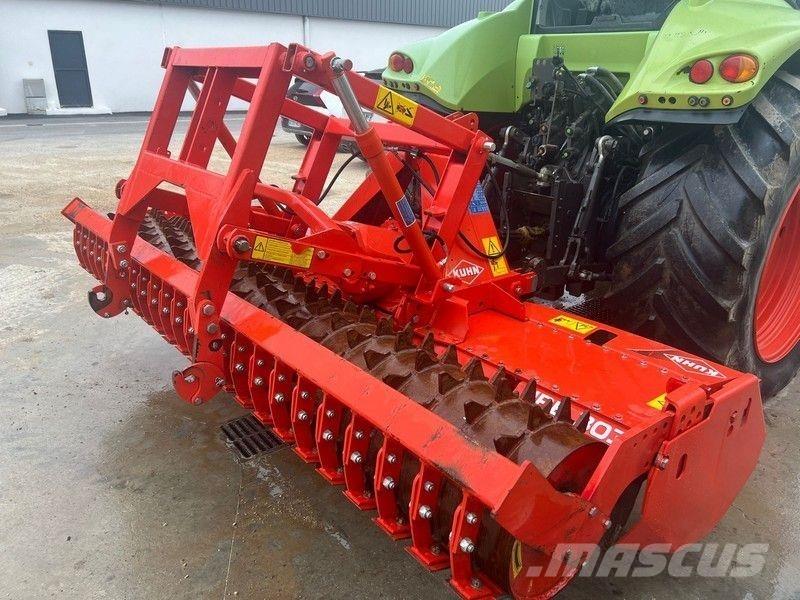 Kuhn HRB 303 D 钉齿耙