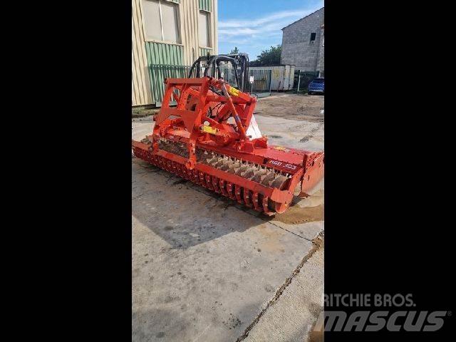 Kuhn HRB303D 钉齿耙