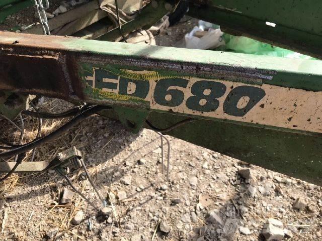 Stoll SPEED 680 犁耙和摊草机