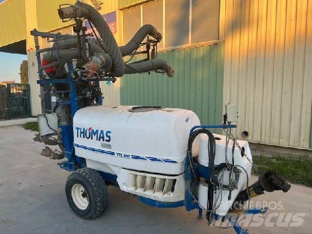 Thomas TTZ 800 牵引式喷雾机