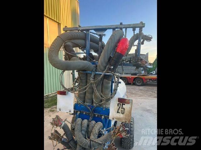 Thomas TTZ 800 牵引式喷雾机