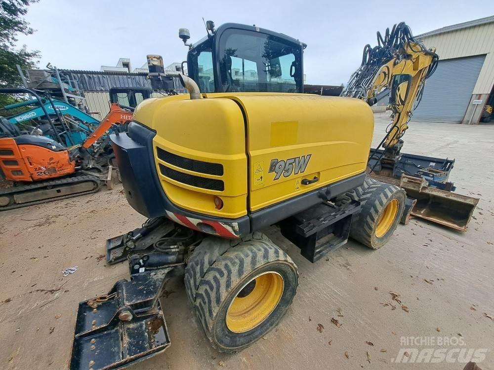 Yanmar B95W 轮式挖掘机