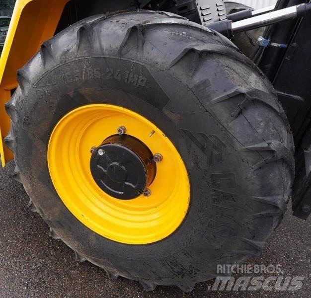 JCB 940-4 越野叉车|叉装车