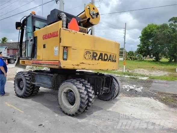 Gradall XL3300 V 轮式挖掘机