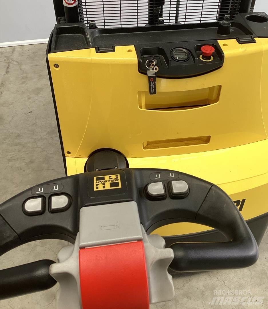 Hyster S1.4 手推堆垛车