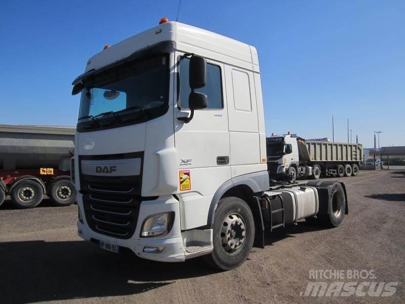 DAF XF105 460 牵引车