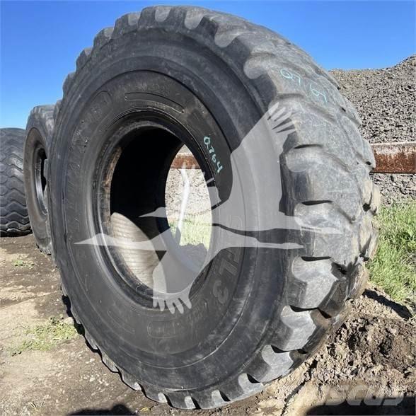 Titan 20.5R25 轮胎、车轮和轮圈