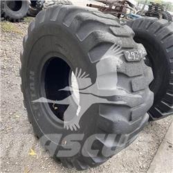 Titan 23.5x25 轮胎、车轮和轮圈