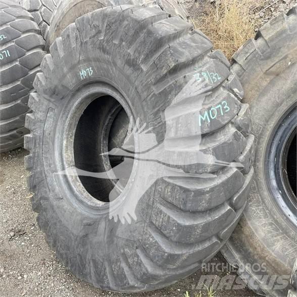 Titan 23.5x25 轮胎、车轮和轮圈