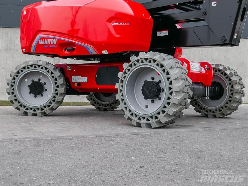 Manitou 200 ATJE 曲臂高空工作平台