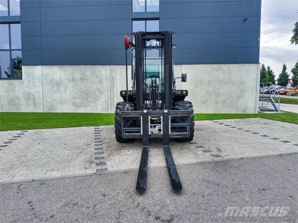 Manitou M 50-4 越野叉车|叉装车