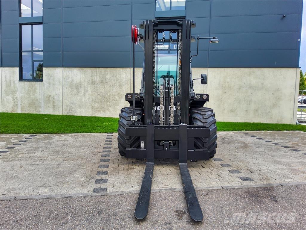 Manitou M 50-4 越野叉车|叉装车