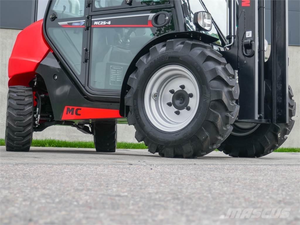 Manitou MC 25-4 越野叉车|叉装车