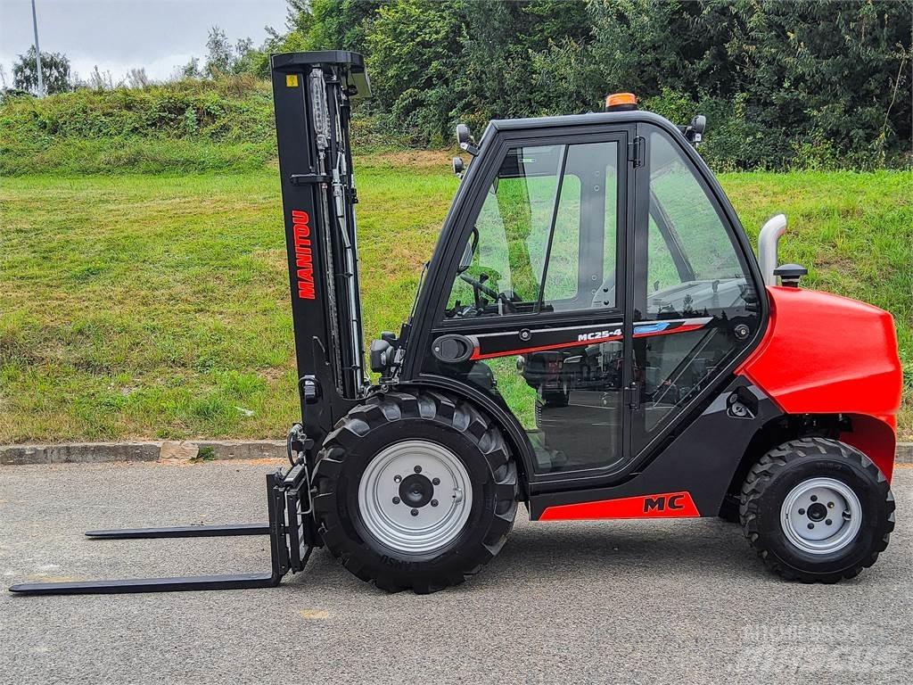 Manitou MC 25-4 越野叉车|叉装车