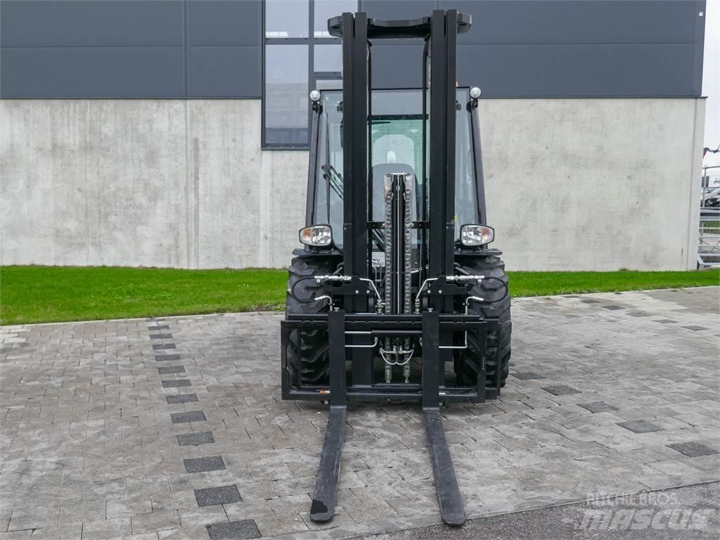 Manitou MC 30-4 越野叉车|叉装车