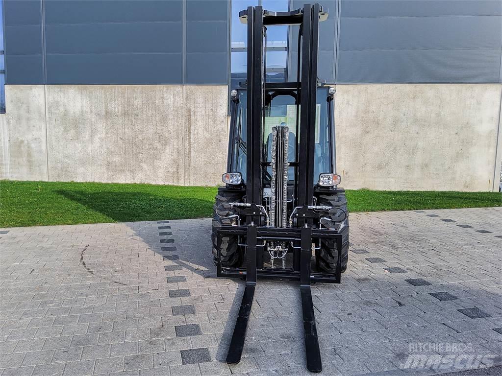 Manitou MC 30-4 越野叉车|叉装车