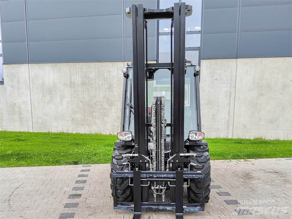 Manitou MC 30-4 越野叉车|叉装车