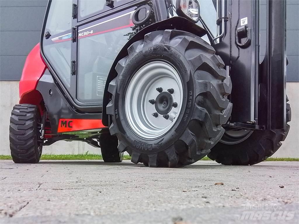 Manitou MC 30-4 越野叉车|叉装车