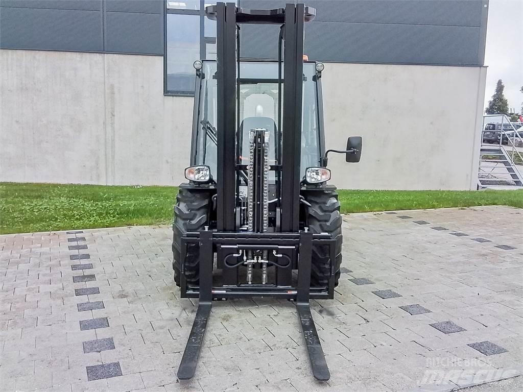 Manitou MC 30-4 越野叉车|叉装车