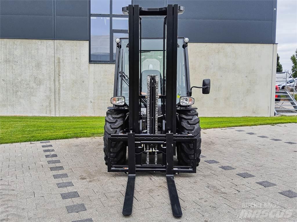 Manitou MC 30-4 越野叉车|叉装车