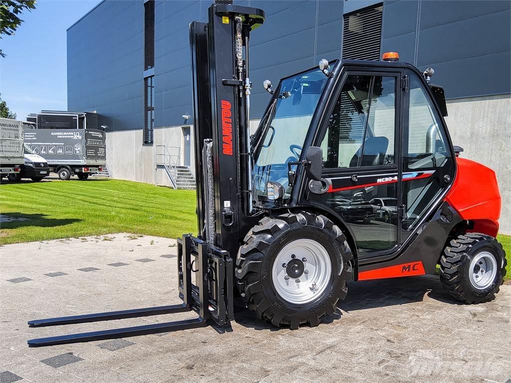 Manitou MC 30-4 越野叉车|叉装车